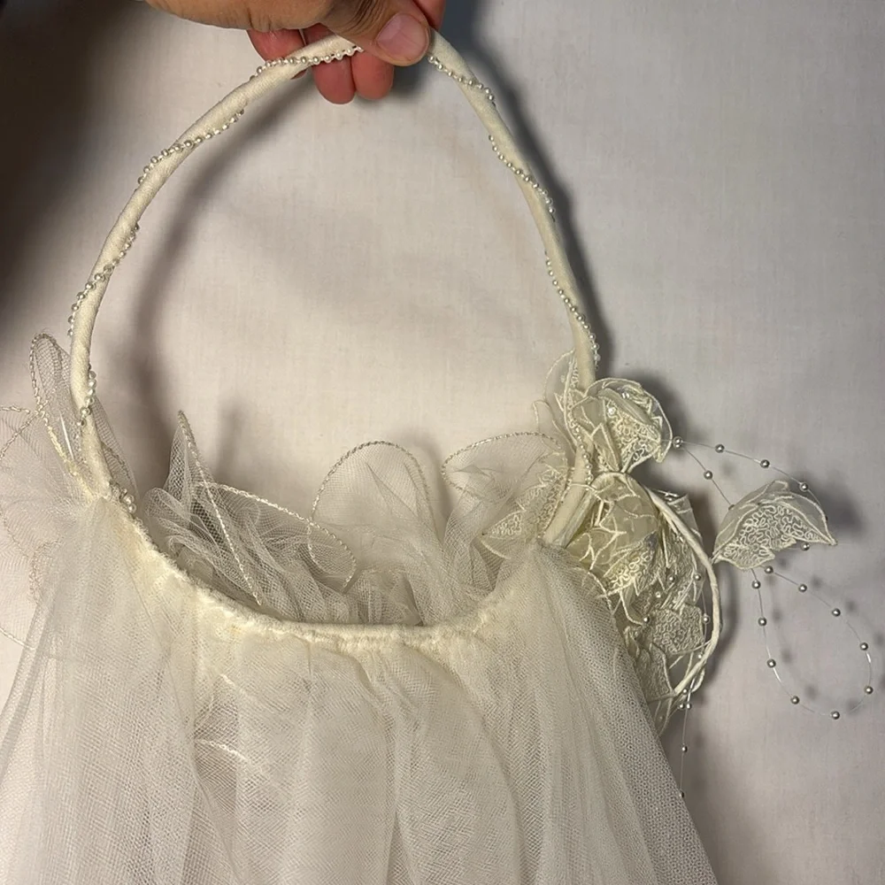 Vintage 1950s White Wedding Vail Beaded Floral